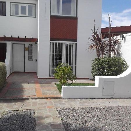 Villa Tehuelches Familiar à Puerto Madryn Extérieur photo