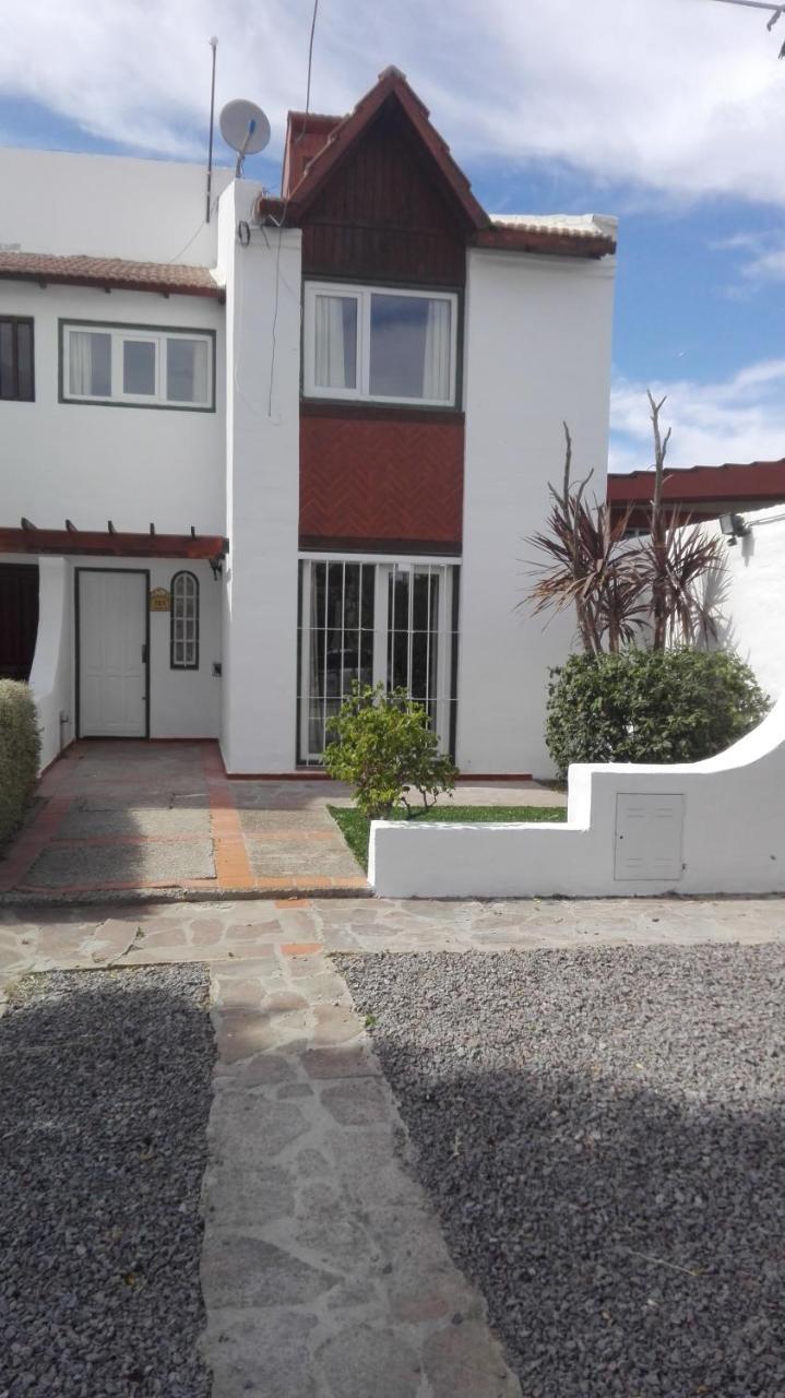 Villa Tehuelches Familiar à Puerto Madryn Extérieur photo